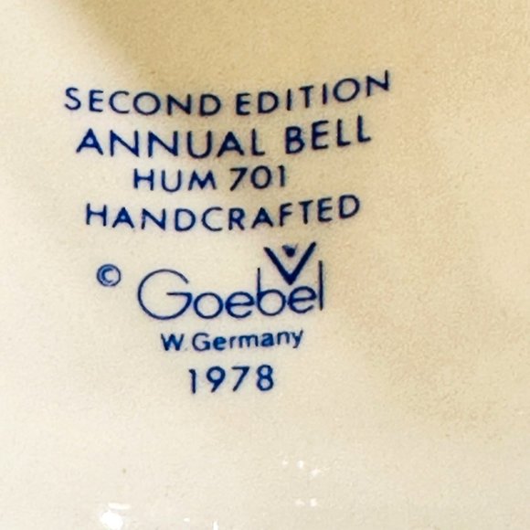 Goebel Hummel 2nd Edition Annual Bell "Farewell" HUM 701 (1979) - Picture 6 of 6